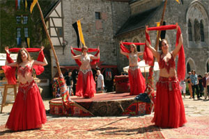 orientalische Tänze der Gruppe Darabukka  auf der Eyneburg in Hergenrath Belgien